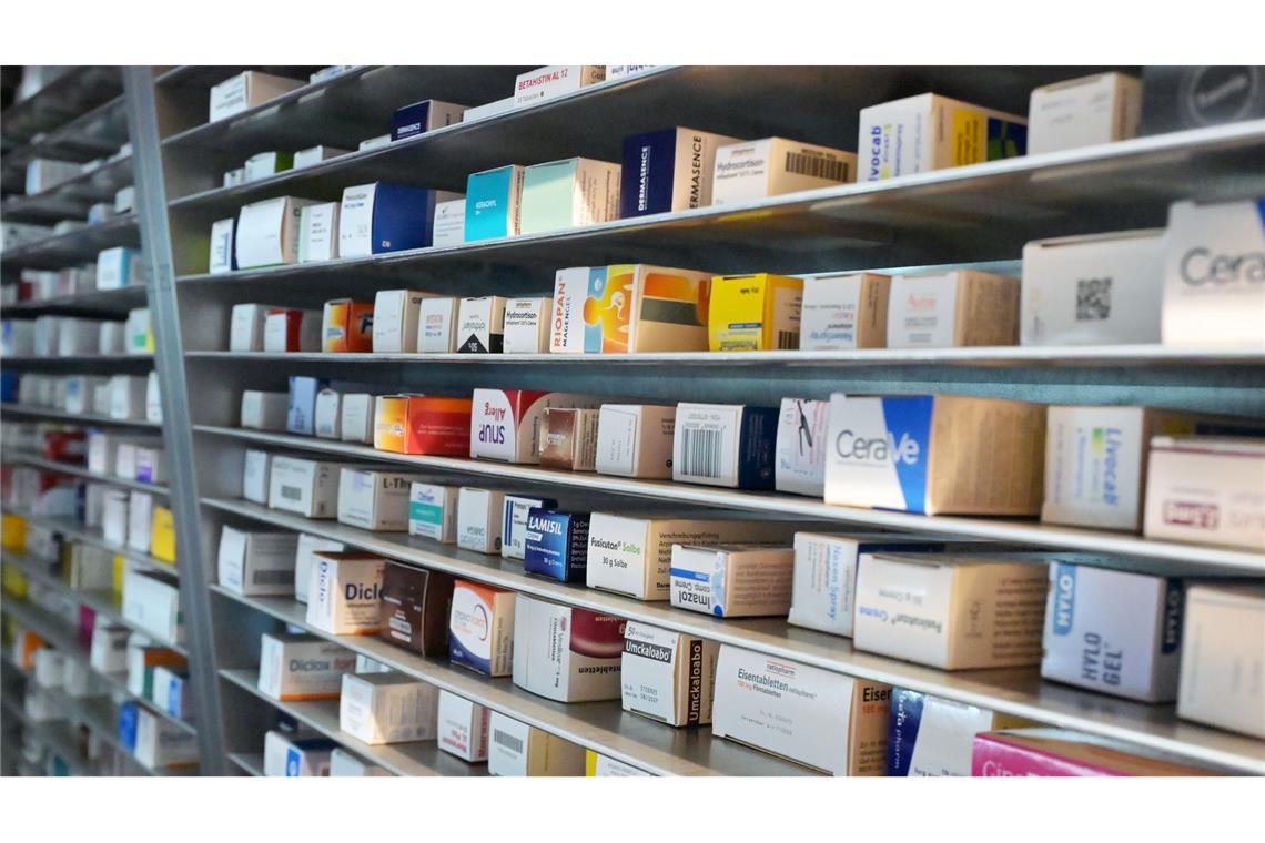 Bestimmte verschreibungspflichtige Präparate sollen Apotheken ohne Rezept verkaufen können. (Archivbild)