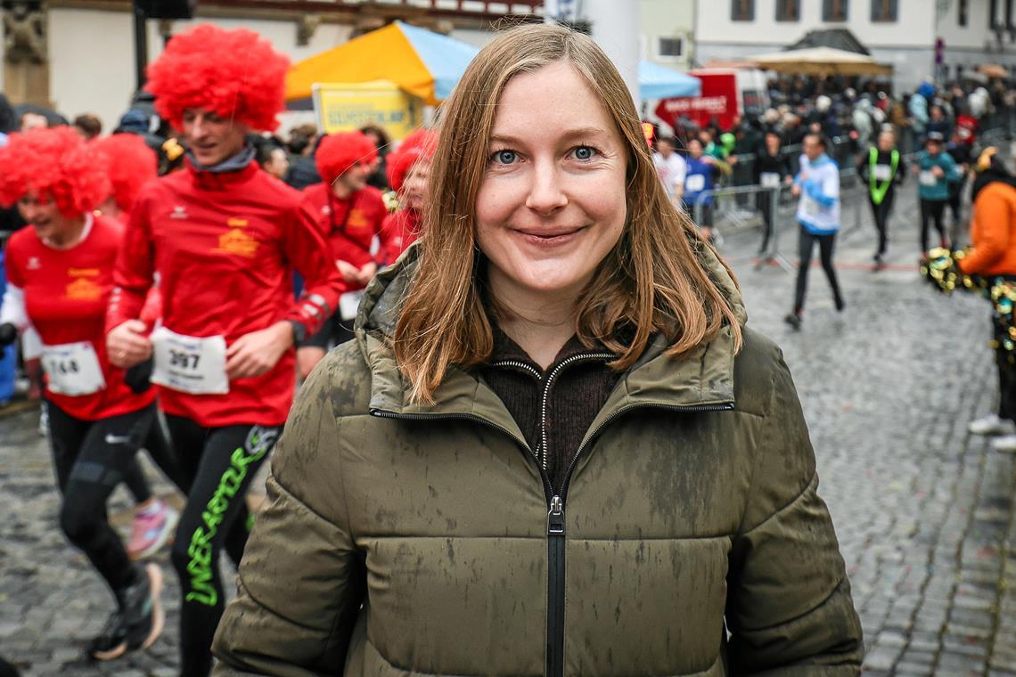 Das neue Gesicht für den Backnanger Sport Besuch beim Silvesterlauf: Die neue Sportmanagerin Larissa Wallner ist bereits mittendrin in der Backnanger Sportszene. Foto: Alexander Becher