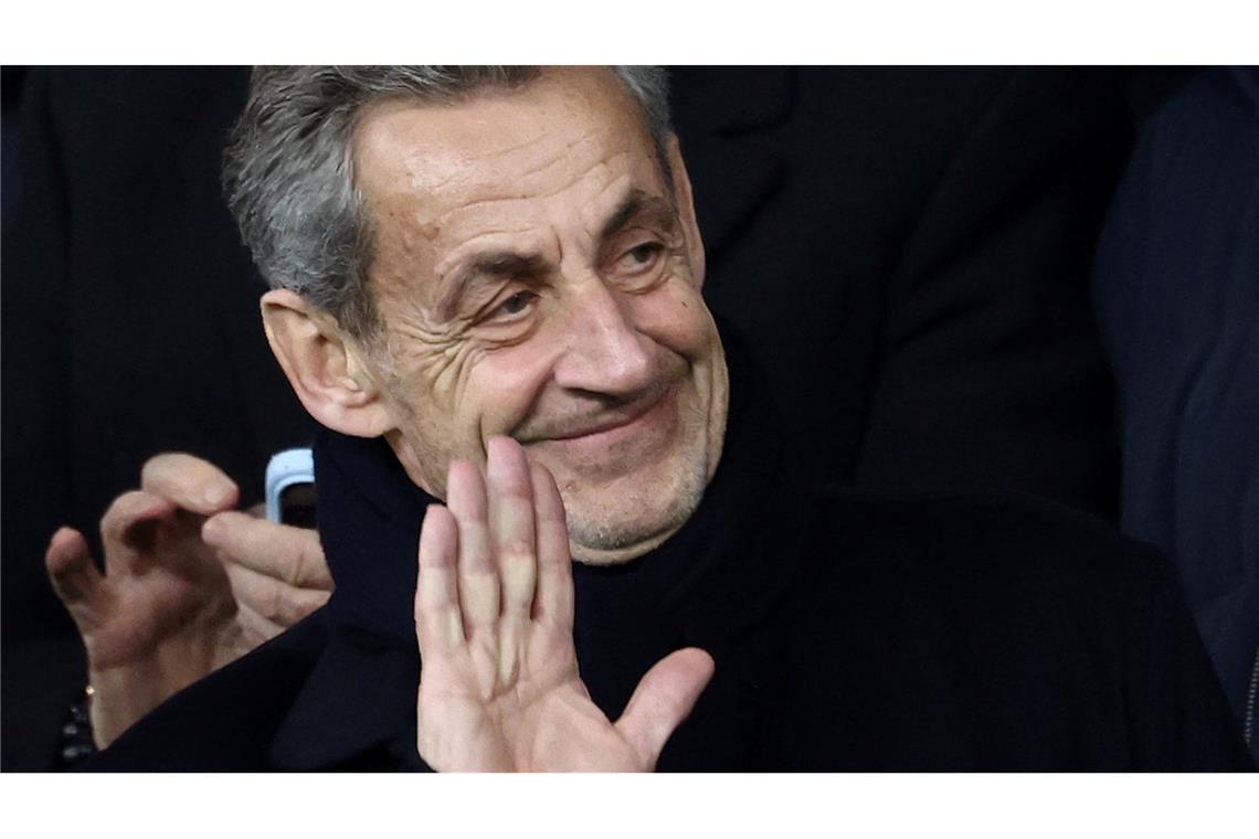 Besuche von Ehefrau Carla und Fußballspiele im Fernsehen lockerten Sarkozys Zeit hinter Gittern auf. (Archivbild)