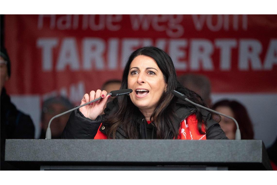 IG Metall: Warnstreiks bei VW ab Anfang Dezember Betriebsratschefin Daniela Cavallo spricht von einem Vorgeschmack auf das, was ab Dezember auf VW zukommen könnte.