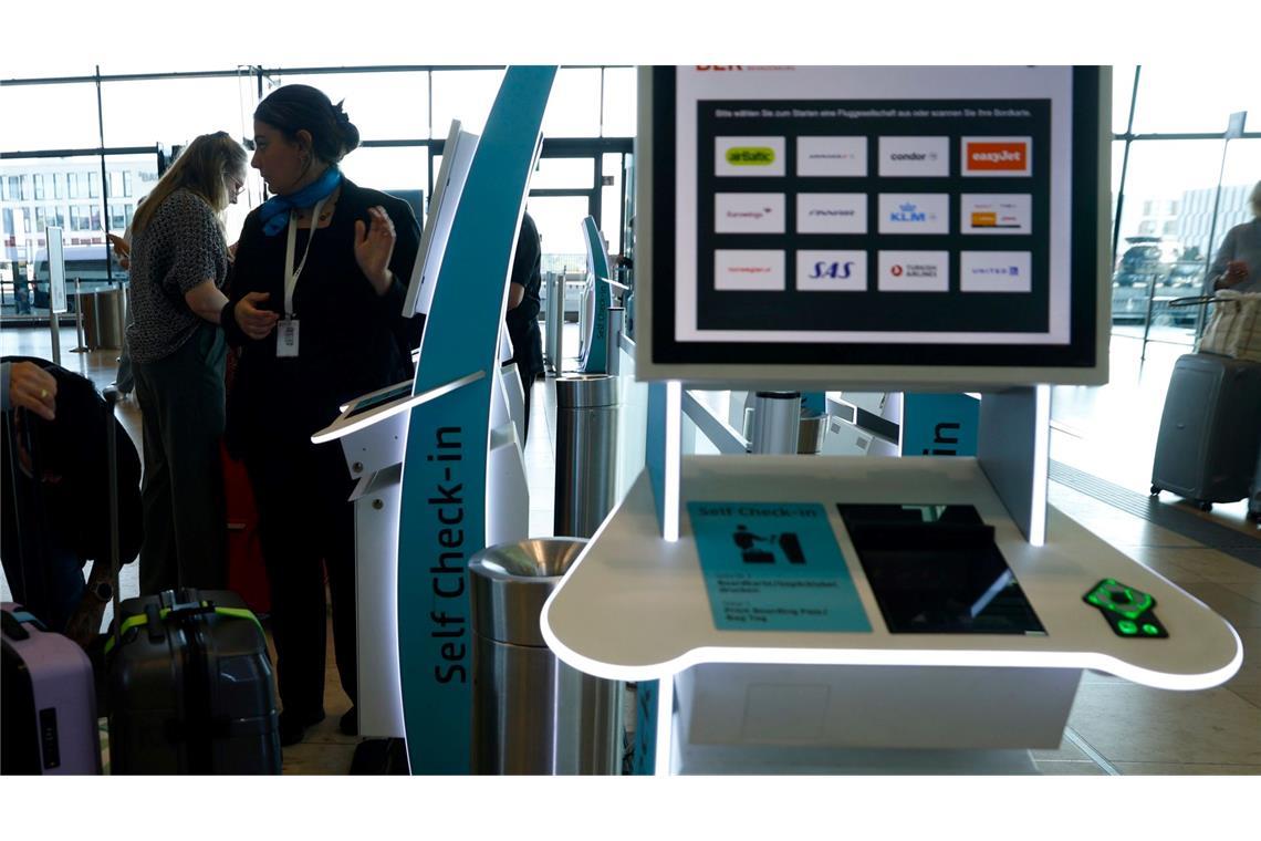 Weiter Flugausfälle nach Cyberangriff - Ursache unklar Betroffen sind Systeme zur Passagierabfertigung - also etwa für den Check-in.