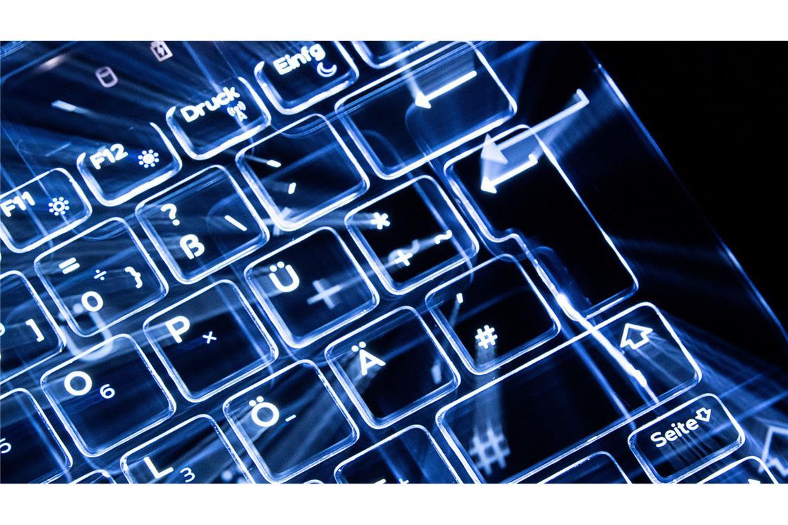 Websites der bayerischen Staatsregierung gehackt Betroffen vo dem Hackerangriff seien am Donnerstag die Staatskanzlei und das Staatsministerium für Digitales gewesen.