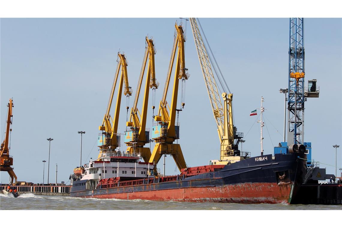 EU verhängt Sanktionen gegen iranische Häfen Betroffen von den neuen EU-Sanktionen: Der Hafen von Ansali. (Archivbild)