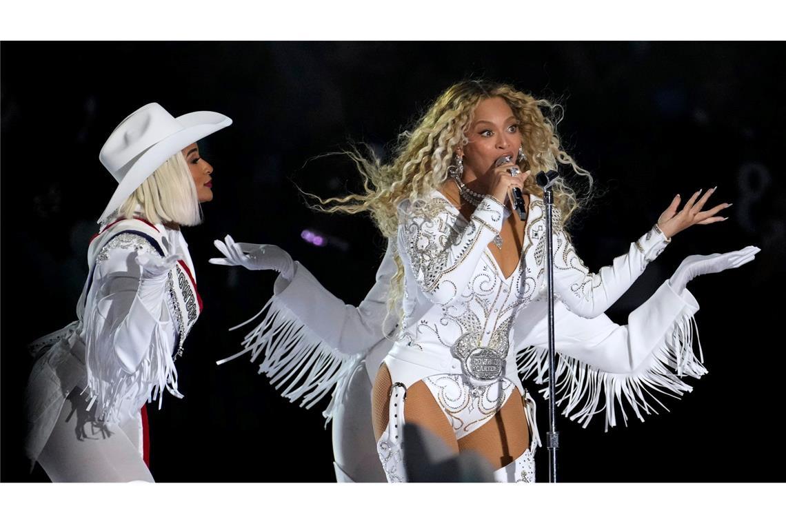 Beyoncé macht zu NFL-Auftritt mysteriöse Andeutung Beyoncé performte Songs aus ihrem achten Studio-Album.