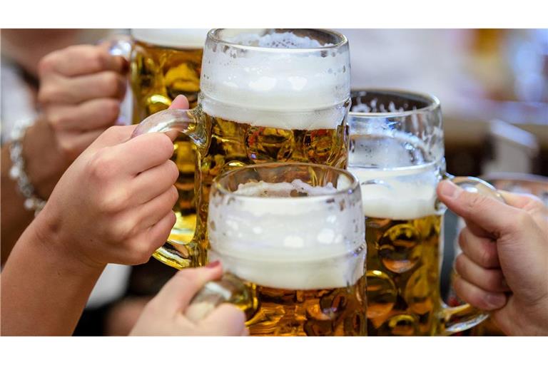 Bier mag in Deutschland einen hohen Stellenwert haben, bei der Produktion hat die Bundesrepublik ihren Platz in den weltweiten Top-5 aber eingebüßt. (Archivbild)