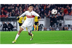 Bilal El Khannouss ist fokussiert auf den Ball – genauso wie der VfB auf den Pokal-Gegner Kiel. Das Ziel ist das Halbfinale.