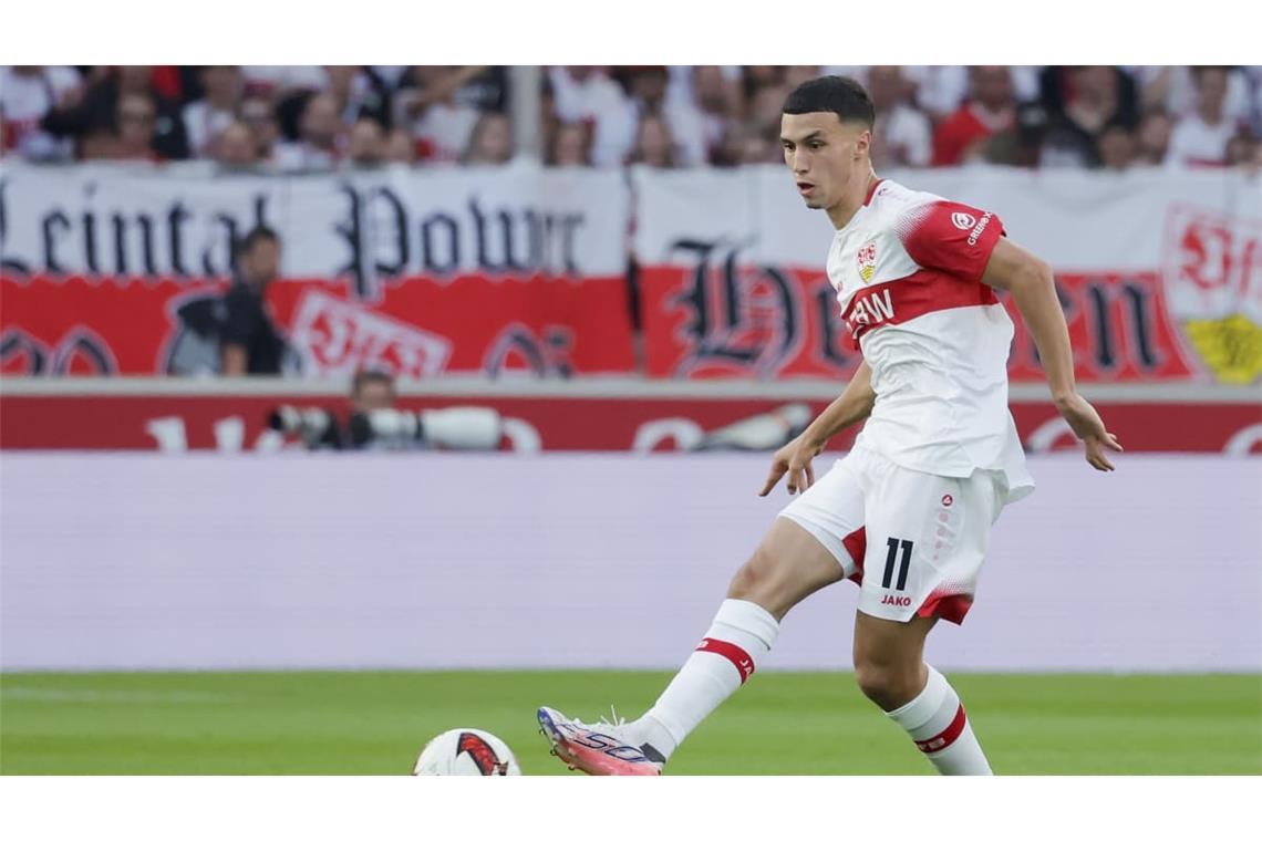 Bilal El Khannouss (Note 2,5): Sorgte gemeinsam mit Vagnoman auf der rechten Seite immer wieder für Belebung. Doch den ganz großen Ertrag brachte sein Spiel nicht. Oft fehlte es dem Marokkaner an der technischen Präzision, für die er sonst bekannt ist. Schön sein Flachschuss kurz vor der Pause, den Slovan-Keeper Takac hielt.