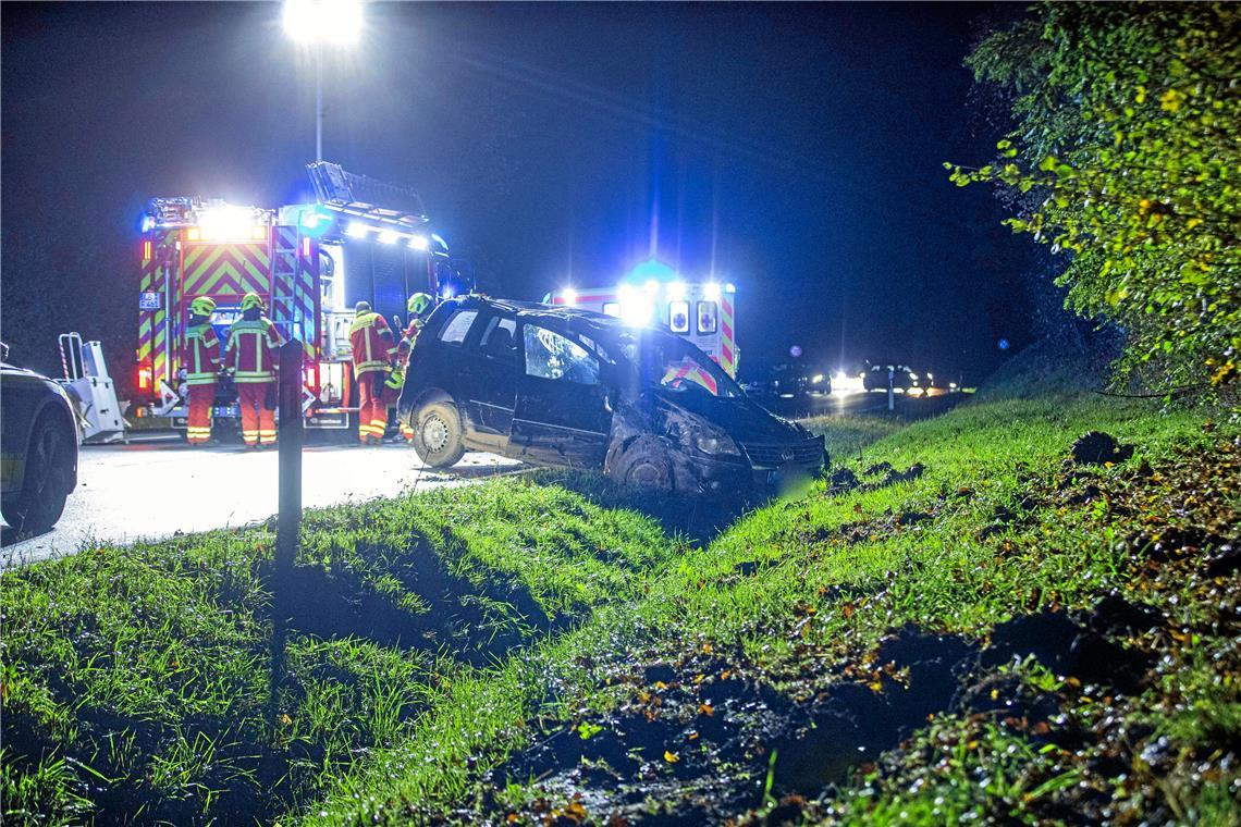 Pkw überschlägt sich auf dem Autobahnzubringer bei Steinheim Pkw überschlägt sich auf dem Autobahnzubringer bei Steinheim
