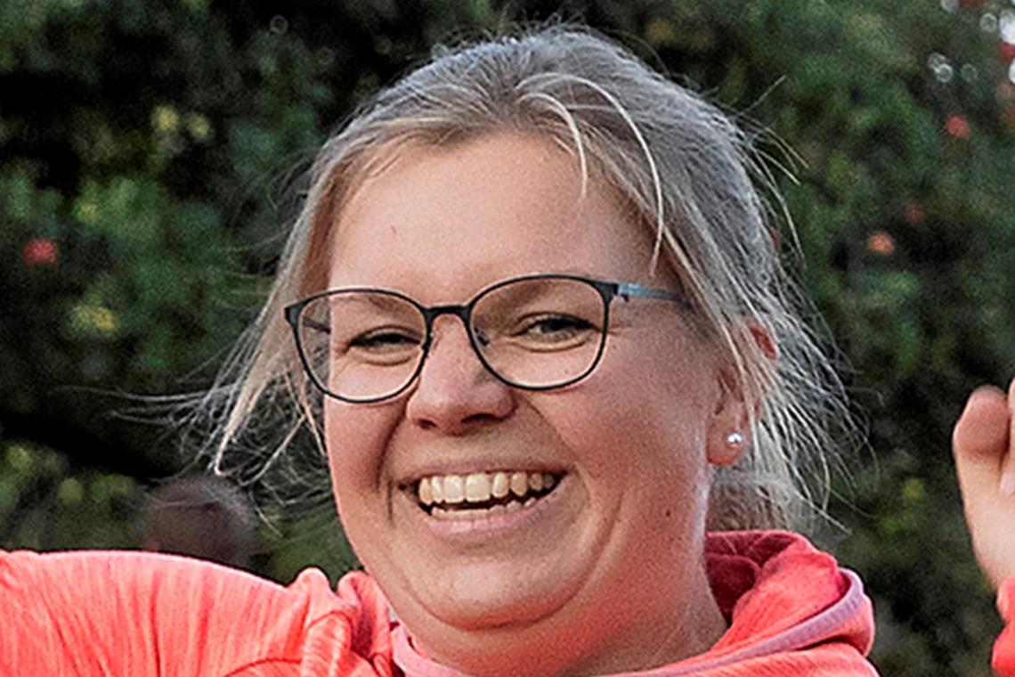 Tanzfitness im Grünen mit Hund und Hase