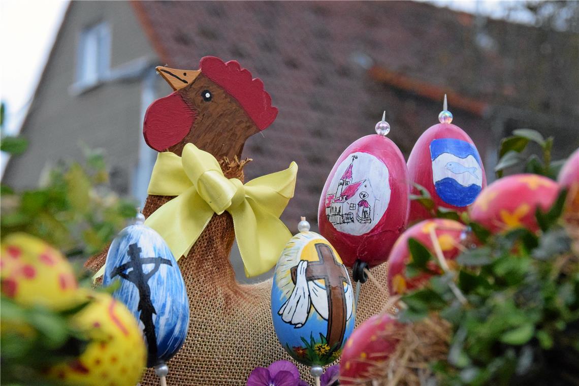Detailliert bemalte Eier zum Osterbrunnengeburtstag