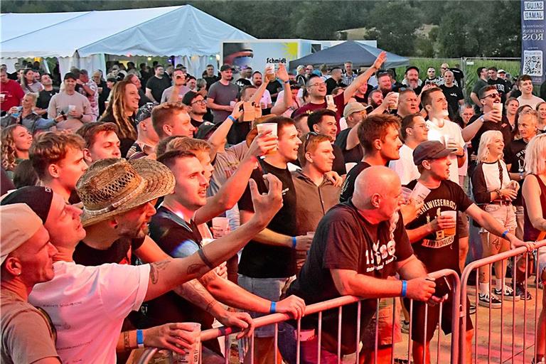 Festivalstimmung in Fornsbach: Zweite Ausgabe des Mühlwiesenrocks