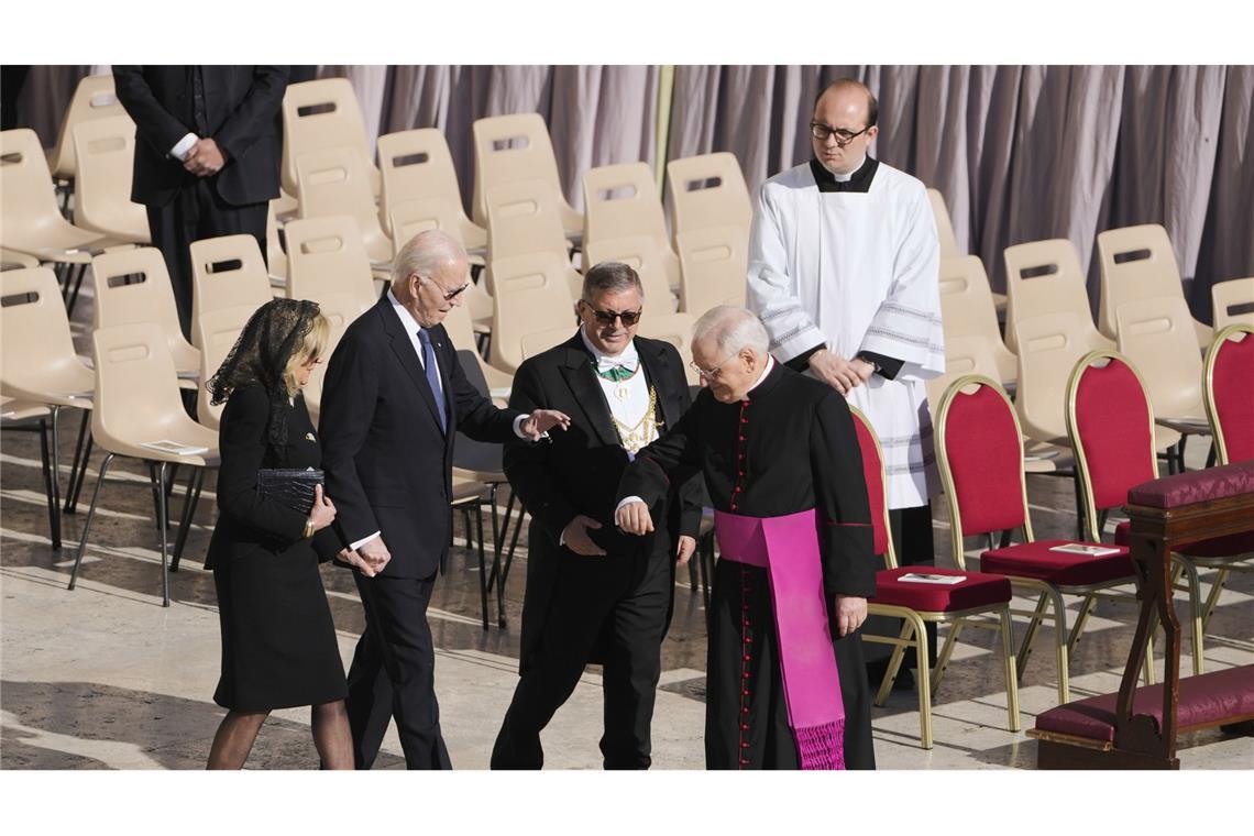 Ein Papst mitten unter den Menschen Ein Papst mitten unter den Menschen