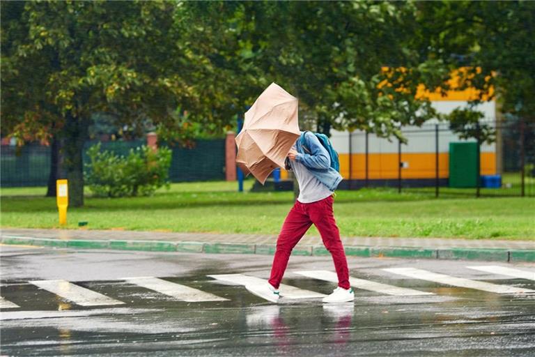 Gewitter mit Hagel und orkanartigen Böen erwartet