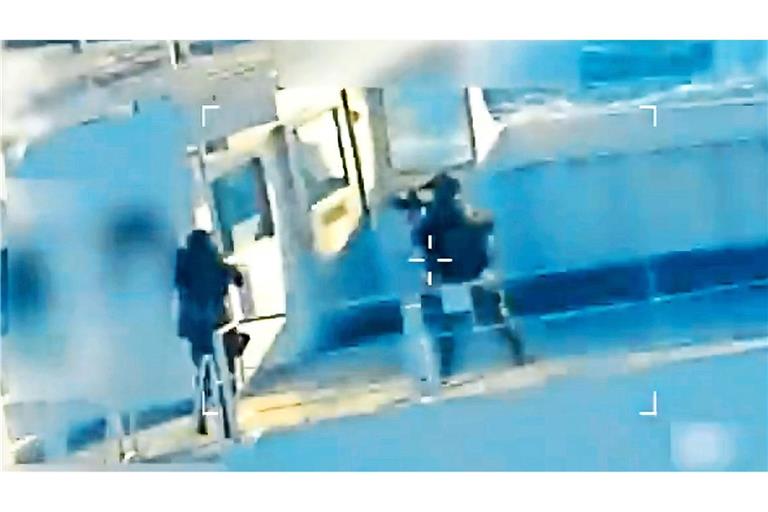 Bild aus einem Video, auf dem X-Account von Generalstaatsanwältin Pam Bondi gepostet. Es zeigt einen Öltanker, der von den US-Streitkräften vor der Küste Venezuelas beschlagnahmt wird.