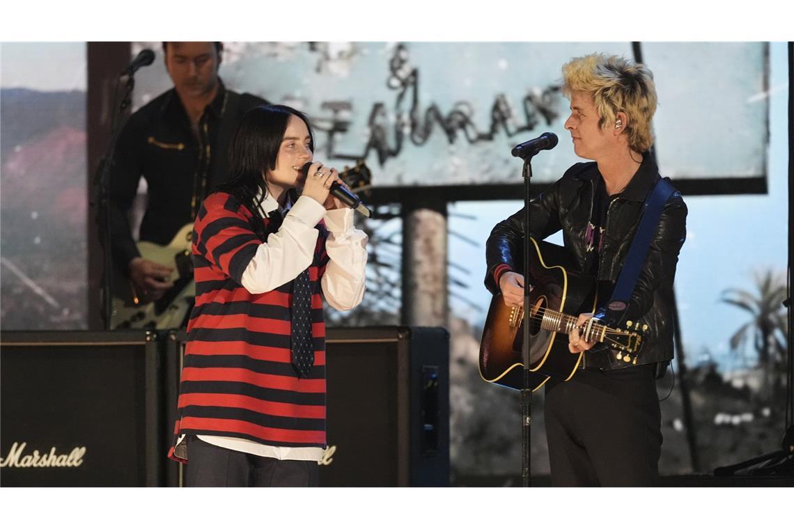 Viele Stars bei Benefizkonzert für Feueropfer Billie Eilish und Billie Joe Armstrong von Green Day