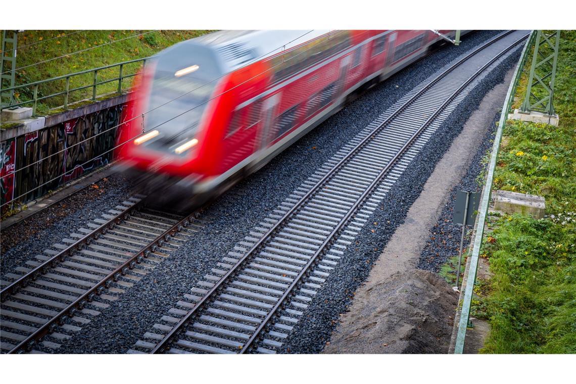 DB-Regio strebt Ausfallquote unter ein Prozent an Bis 2027 will DB-Regio die Quote selbst verschuldeter Zugausfälle auf unter ein Prozent bringen. (Archivbild)