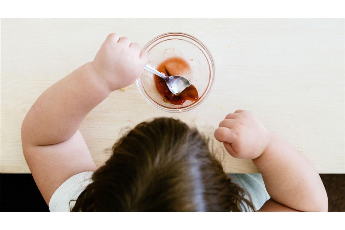 Sind in 25 Jahren ein Drittel aller jungen Menschen zu dick? Bis 2050 könnte es 3,8 Milliarden Erwachsene und 746 Millionen Kinder und Jugendliche mit Übergewicht oder Fettleibigkeit geben. (Archivbild)