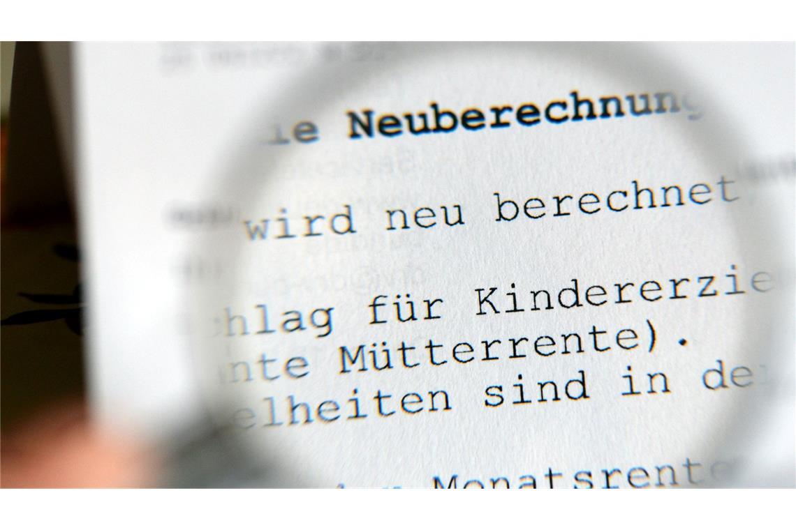 Bis die ausgeweitete Mütterrente ausgezahlt wird, dauert es noch.