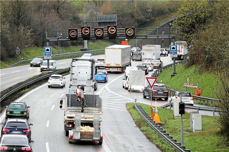 Bis die Reparatur abgeschlossen ist, gilt in beiden Röhren des Kappelbergtunnels eine reduzierte Höchstgeschwindigkeit von 60 Kilometer pro Stunde. Symbolfoto: Alexandra Palmizi