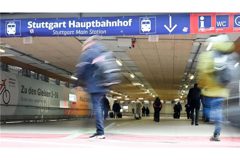 Bis Ende kommender Woche brauchen Fahrgäste viel Geduld auf der Strecke zwischen Stuttgart und Heilbronn. (Symbolbild)