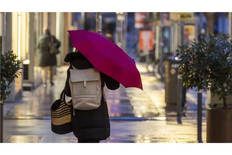 Bis ins Wochenende hinein muss sich der Südwesten laut dem Wetterdienst auf teils anhaltende Niederschläge einstellen. (Archivbild)