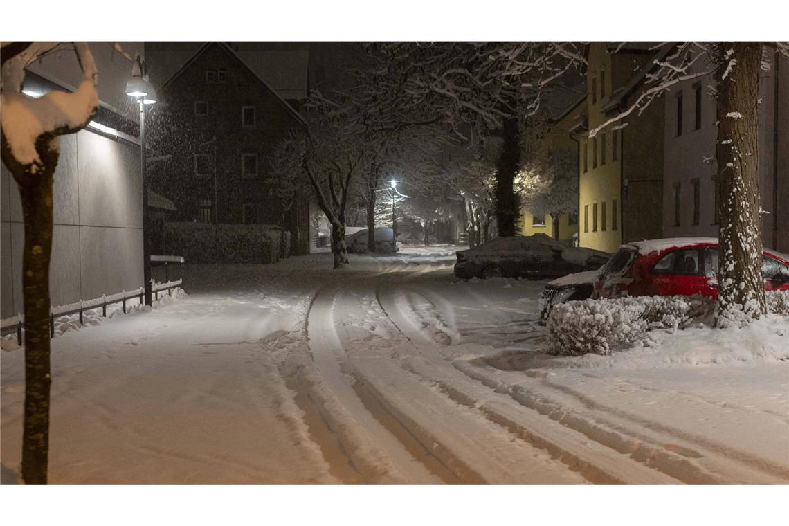 Bis zu 25 Zentimeter Schnee gab es in Regionen östlich von Stuttgart, wie hier in Schwäbisch Gmünd.