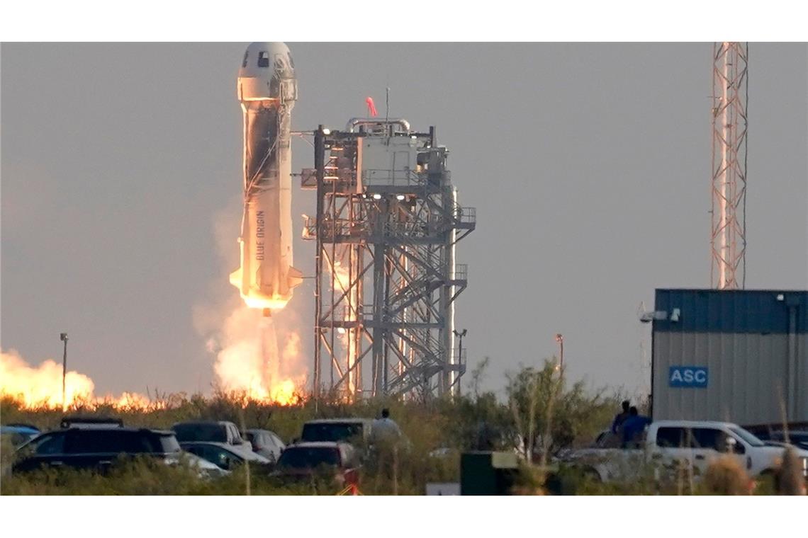 Bezos schießt Katy Perry und eigene Partnerin ins All Bis zu 3.600 Kilometer pro Stunde schnell wurde die Rakete am Montag. (Archivbild)