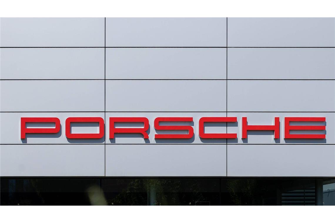 Porsche investiert wieder in Verbrenner Bis zu 800 Millionen Euro sollen die geplanten Maßnahmen Porsche in diesem Jahr kosten.