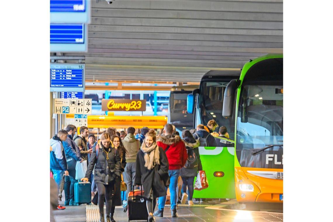 Landesbahn betreibt Busterminal am Flughafen Bis zum 30. Juni zeichnete die Firma Flixbus DACH GmbH für den Betrieb verantwortlich.