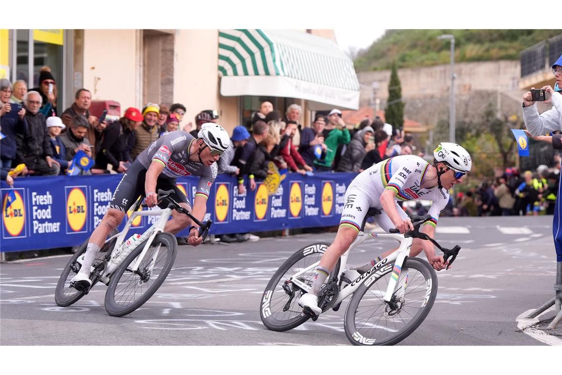 Bisher gewann van der Poel (l) zweimal in Flandern, Pogačar einmal weniger. (Archivbild)