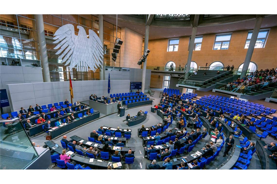 Bisher sollen die Diäten der 630 Bundestagsabgeordneten zum 1. Juli um 497 Euro steigen. (Symbolbild)