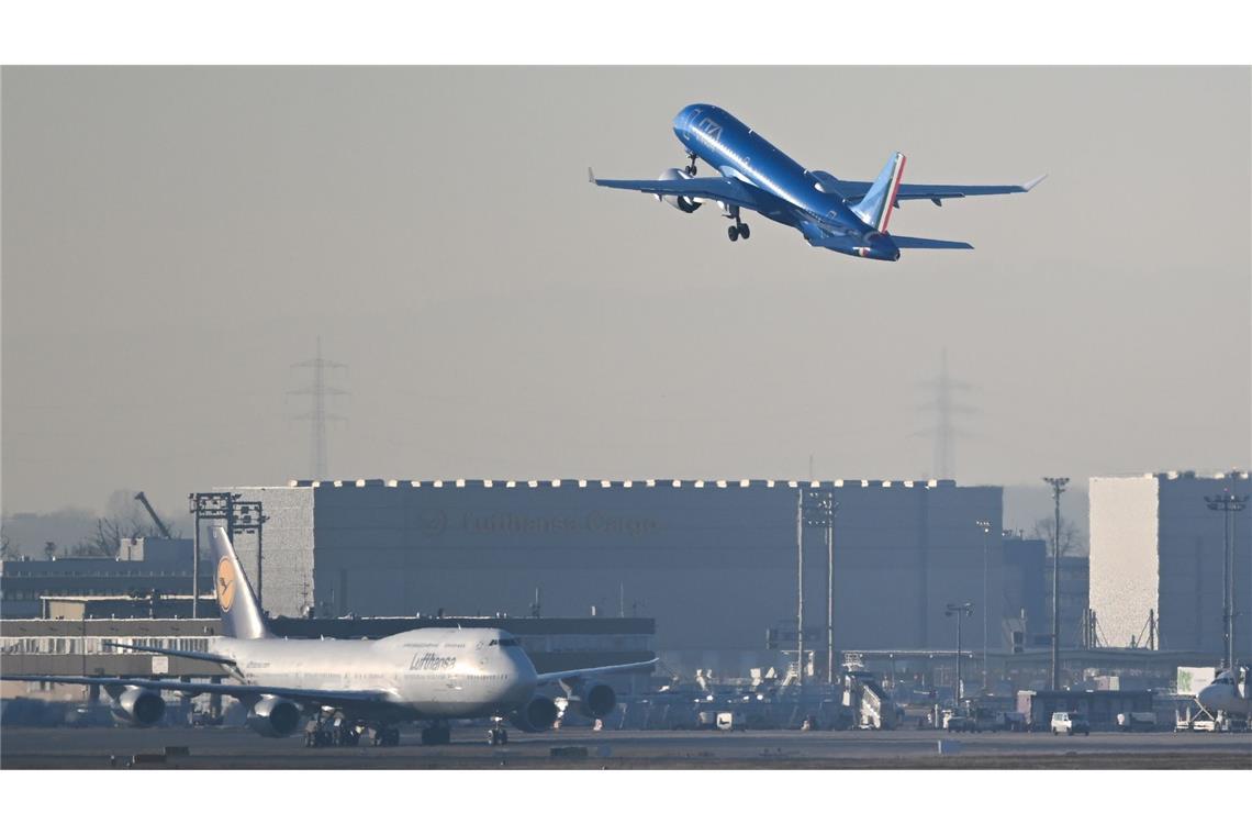 Lufthansa bei Italiens Staatsairline Ita gelandet Bislang fliegt die Ita noch selten zum Lufthansa-Drehkreuz Frankfurt.