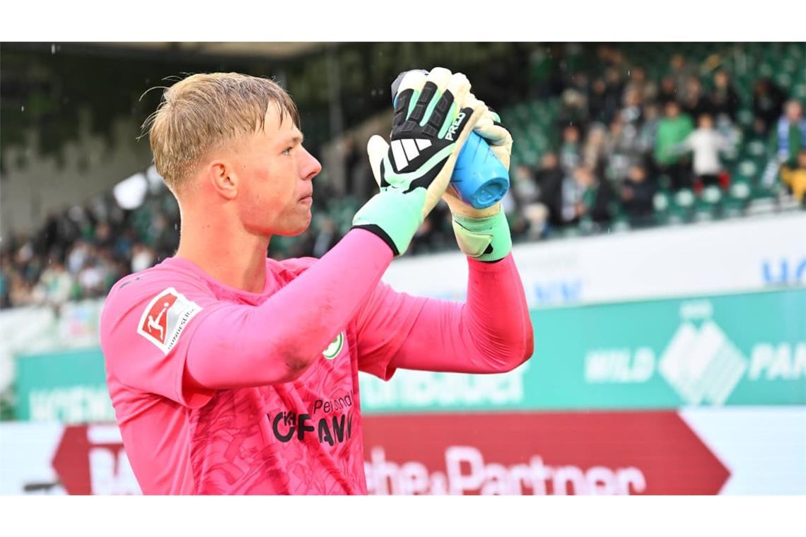 Bislang hat der junge Keeper Florian Hellstern als VfB-Leihgabe noch keine Zweitligaminute für die SpVgg Greuther Fürth verpasst. Am Wochenende gab es für die Kleeblätter, die jetzt Zehnter sind, einen 2:0-Heimsieg über Eintracht Braunschweig.