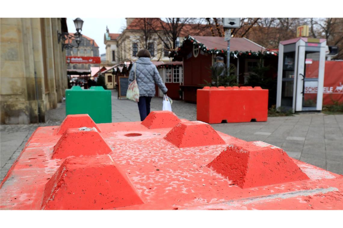 Mutmaßlicher Täter nutzte Rettungsweg zum Weihnachtsmarkt Bislang ist unklar, wie der Täter trotz Betonklötzen auf den Weihnachtsmarkt gelangen konnte.