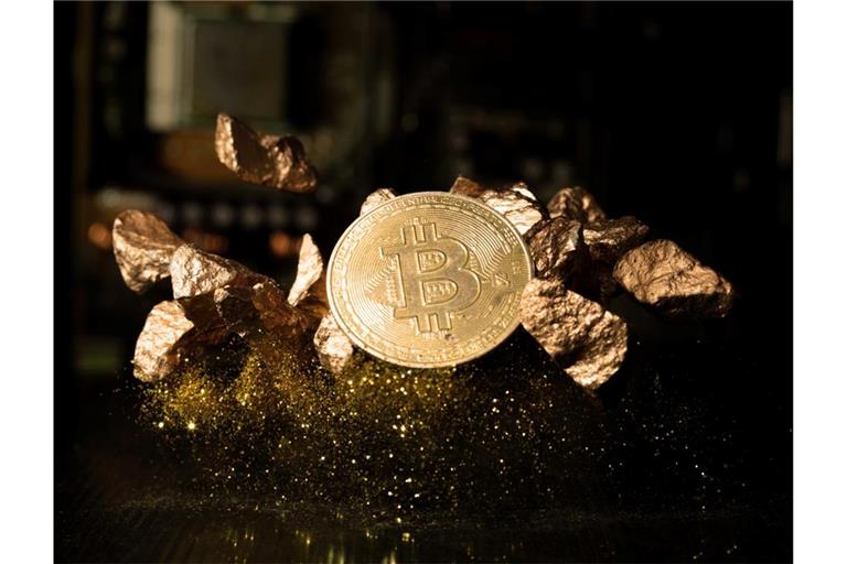 Bitcoin erreicht ein Rekordhoch - doch nicht nur Anleger kaufen. Auch erste US-Bundesstaaten wie Texas planen, Bitcoin als staatliche Reserve zu halten. Wird die Kryptowährung zum neuen digitalen Gold?