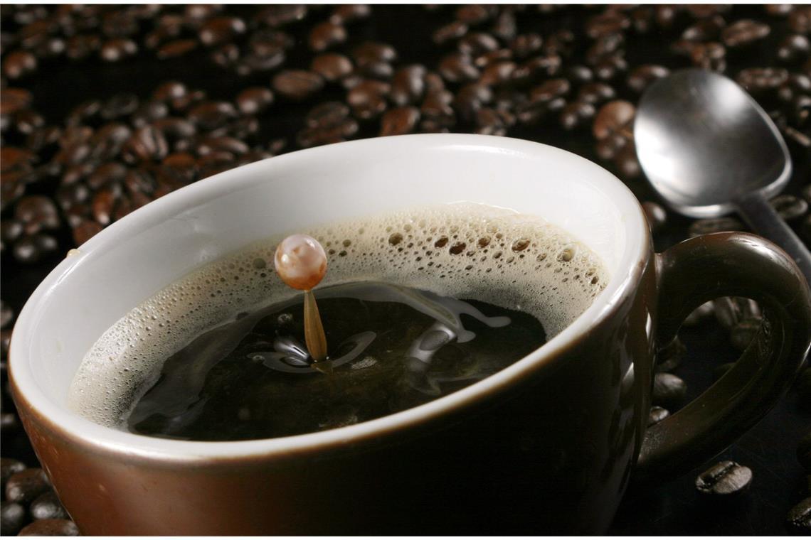 Bitter macht lustig und gesund? Wenn Sie auf schwarzen Kaffee, Gin Tonic, Radieschen und Bitterkräuter stehen, sollten Sie sich Christina Sagioglou und Tobias Greitemeyer zufolge möglichst bald einem Persönlichkeitstest unterziehen.