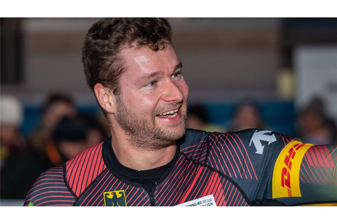 Diese Stars sind die größten deutschen Olympia-Hoffnungen <b>Johannes Lochner (34)</b>: Gibt es einen Dominator, gibt es oft einen ewigen Zweiten. Bei den Winterspielen in Peking holte Bob-Pilot Johannes Lochner im Zweier und im Vierer Silber – jeweils hinter Francesco Friedrich. Den Superstar mal wieder zu schlagen, wie zuletzt bei der Zweier-WM 2023 in St. Moritz, ist das große Ziel von Johannes Lochner. Zuletzt, bei den Titelkämpfen in Lake Placid, ist ihm das nicht gelungen. Als Friedrich mal wieder an ihm vorbeigekurvt war, wirkte der Geschlagene während der TV-Liveübertragung fast schon ein bisschen ratlos: „Wie macht er das nur immer wieder?“