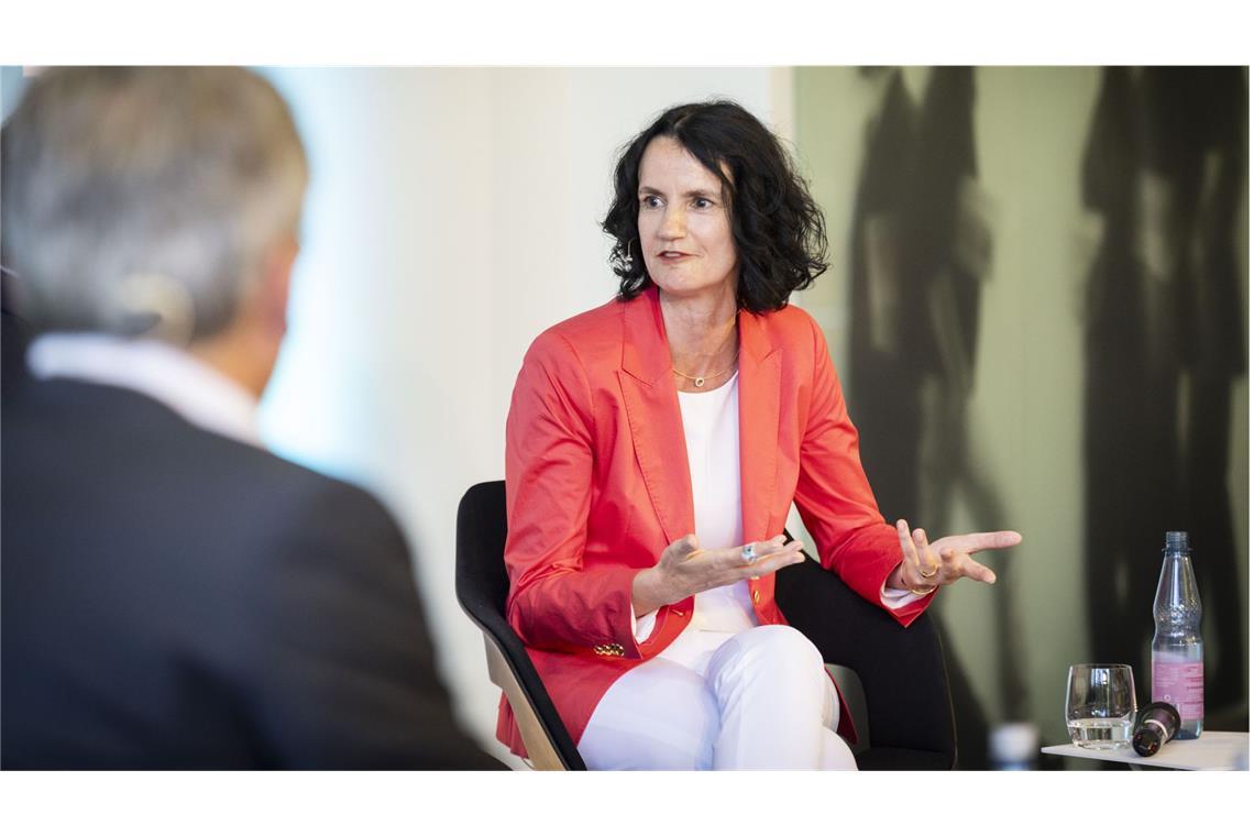 IHK Stuttgart zieht für 2024 weniger ein Bleibt im Gespräch: Die Hauptgeschäftsführerin der IHK Region Stuttgart, Susanne Herre.