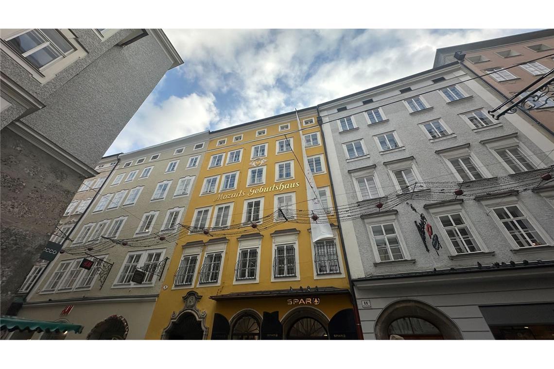Blick auf das Geburtshaus von Mozart in der Getreidegasse in der Salzburger Altstadt. (Archivbild)