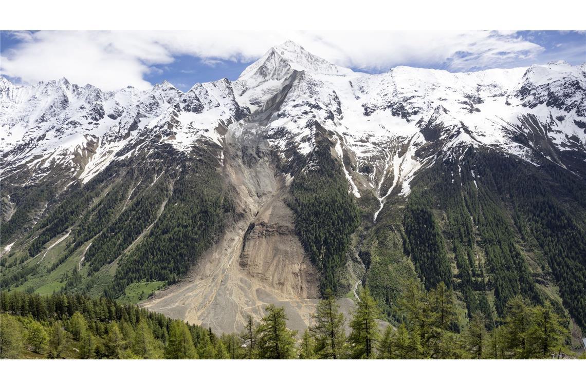 Blick auf den Birchgletscher, einen Tag nachdem eine massive Lawine ins Tal abgegangen ist.