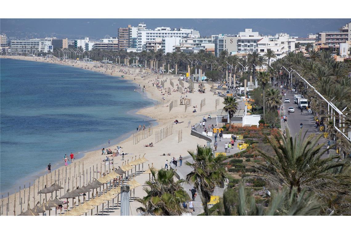 Blick auf den Strand Playa de Palma: Die Sonneninsel Mallorca liegt hoch im Kurs bei deutschen Urlaubern.