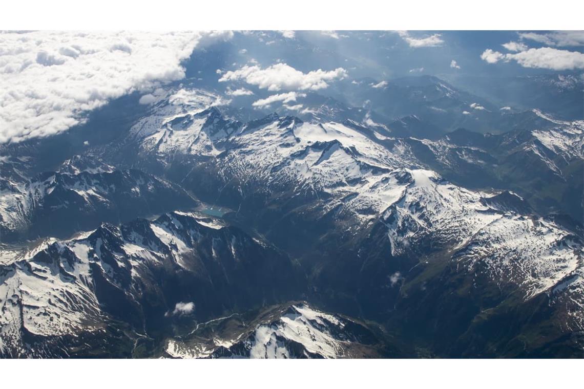 Blick auf die Alpen: Ein Kletterer ist von einer giftigen Schlange gebissen worden (Symbolfoto).