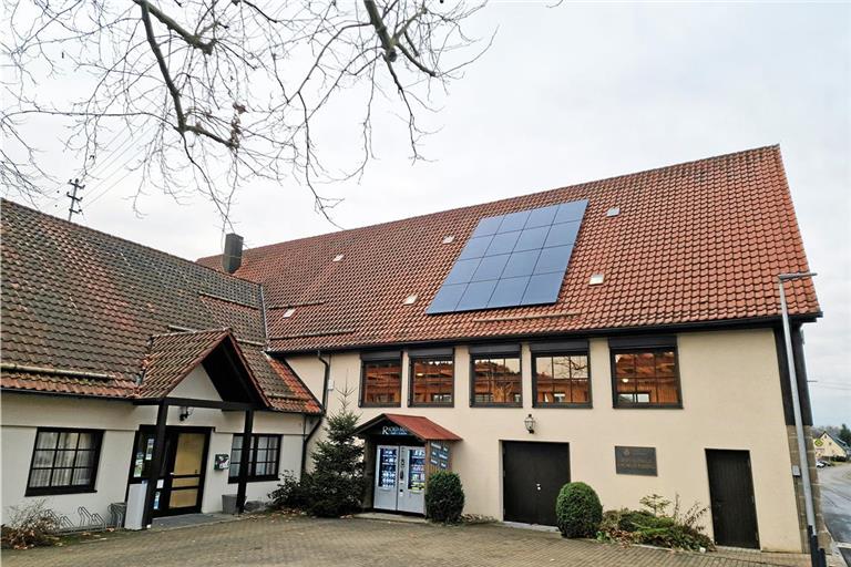 Blick auf die neue Solaranlage auf der Westseite des Dachs. Foto: Energiegenossenschaft Murrhardt