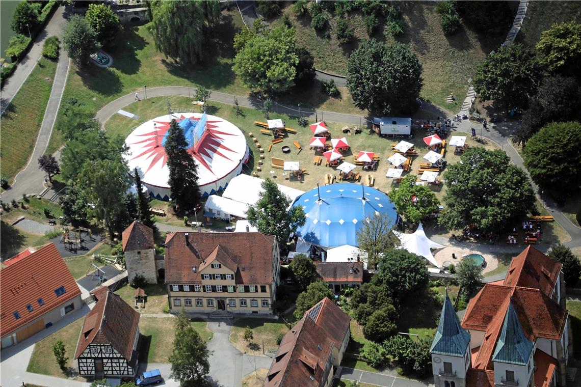 Blick auf die sonntagnachmittägige Kulisse des Sommerpalasts. Foto: Florian Muhl