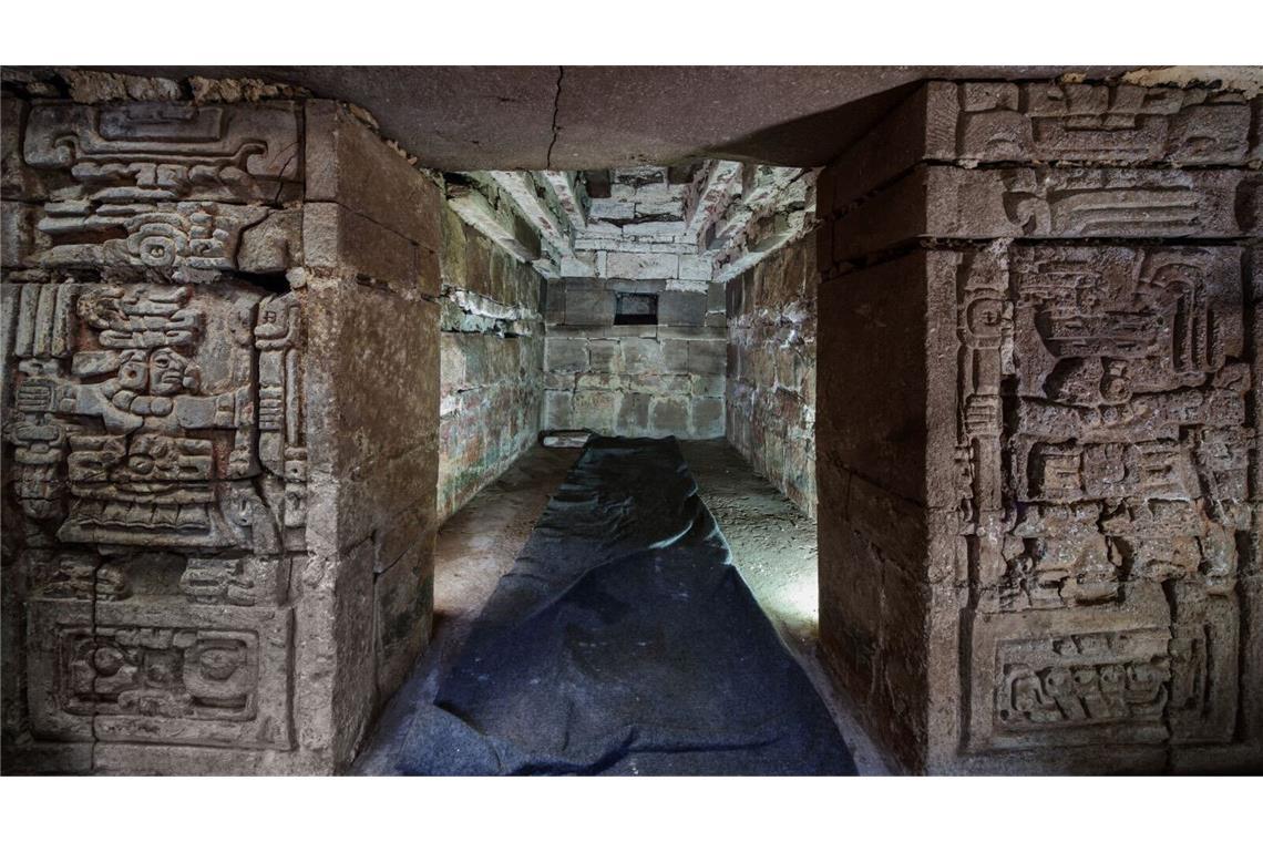 Blick auf ein 1400 Jahre altes Zapoteken-Grab in Mexiko. Das gut erhaltene Grab mit Wandmalereien, Friese und Kalenderinschriften wurde in San Pablo Huitzo im südlichen Bundesstaat Oaxaca gefunden.