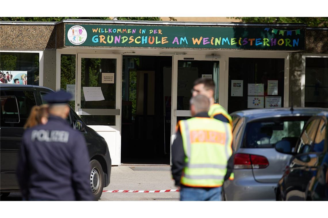 „Plötzlich zugestochen“ – Polizei sucht nach 13-Jährigem Blick auf eine Schule im Berliner Bezirk Spandau, an der es am Donnerstagvormittag einen möglichen Messerangriff auf einen Schüler gab.