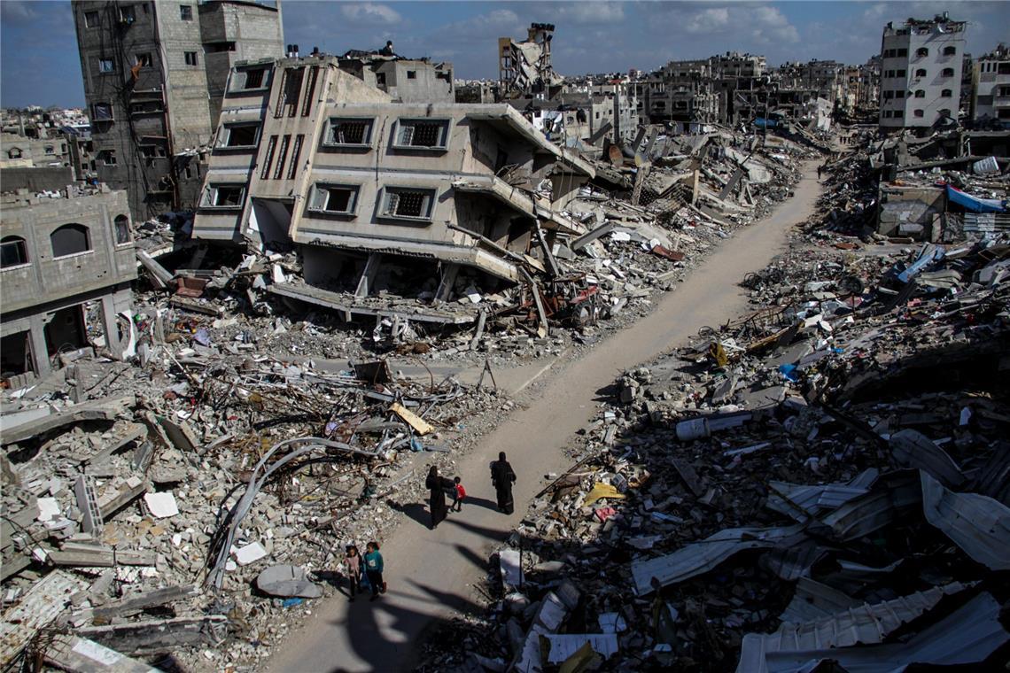 Israels Armee erklärt weitere Hamas-Geisel für tot Blick auf einen Teil der zerstörten Stadt Dschabalia (Archivbild).