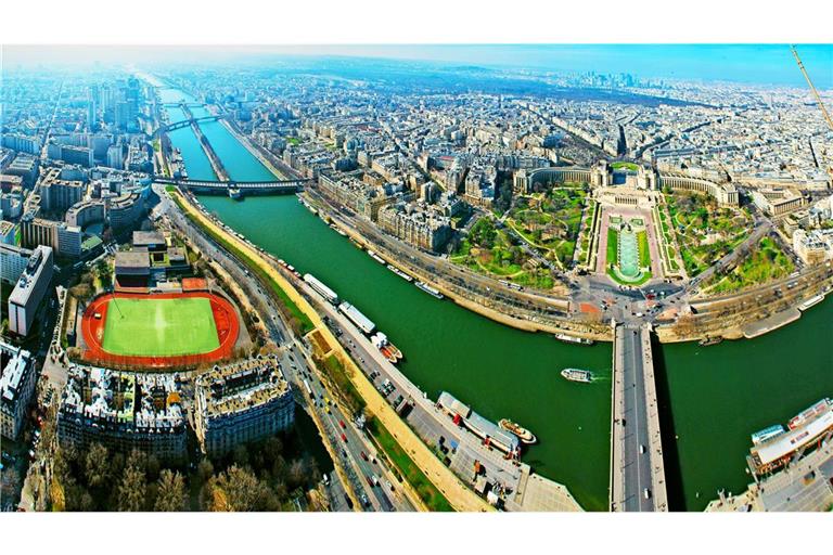 Blick auf Paris von oben: In der  Metropolesoll es mehr   Grünflächen, Parks und Bäume geben, die  bei Temperaturen von bis zu  45 Grad   Rückzugsmöglichkeiten bieten.