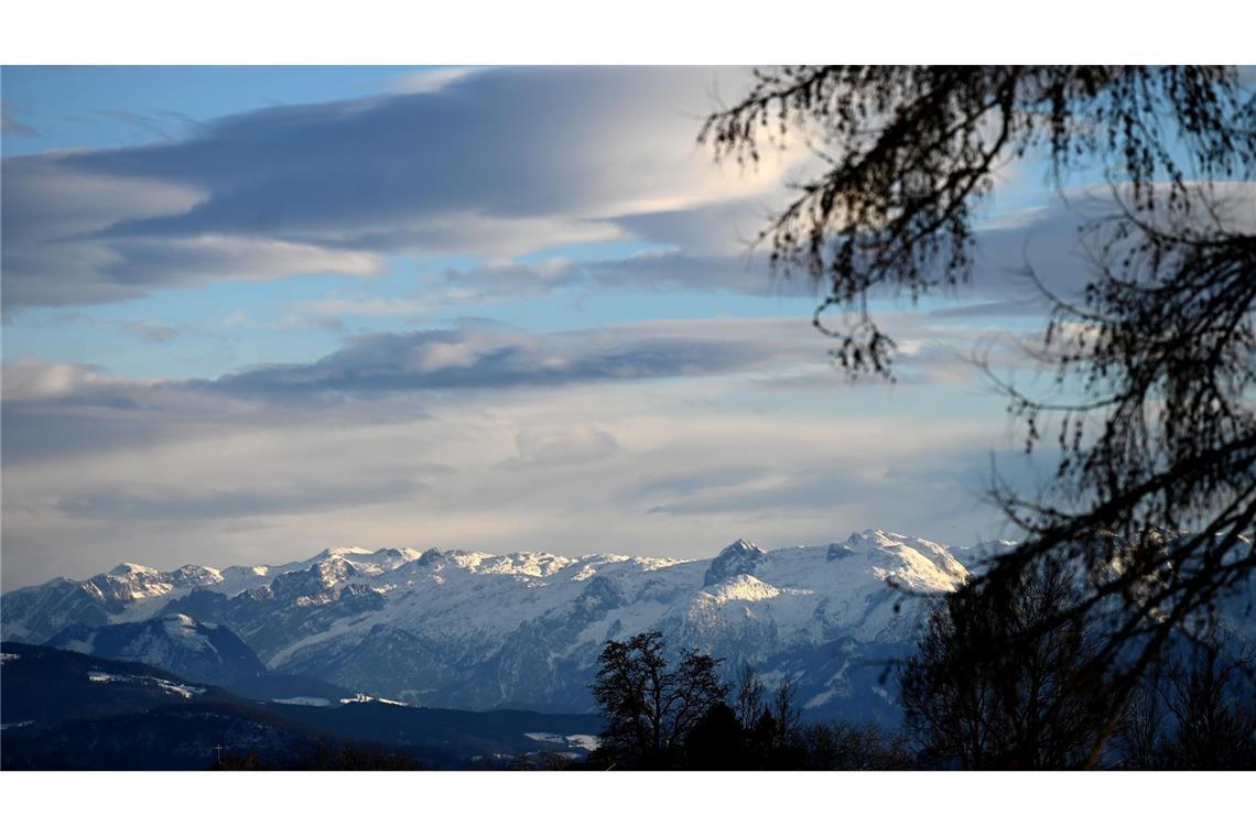 Deutsche Familie mit drei Kindern in Bergnot Blick aufs Tennengebirge im österreichischen Bundesland Salzburg: Eine Familie mit drei Kindern aus Baden-Württemberg steckte im Tennengebirge in einem Altschneefeld fest.
