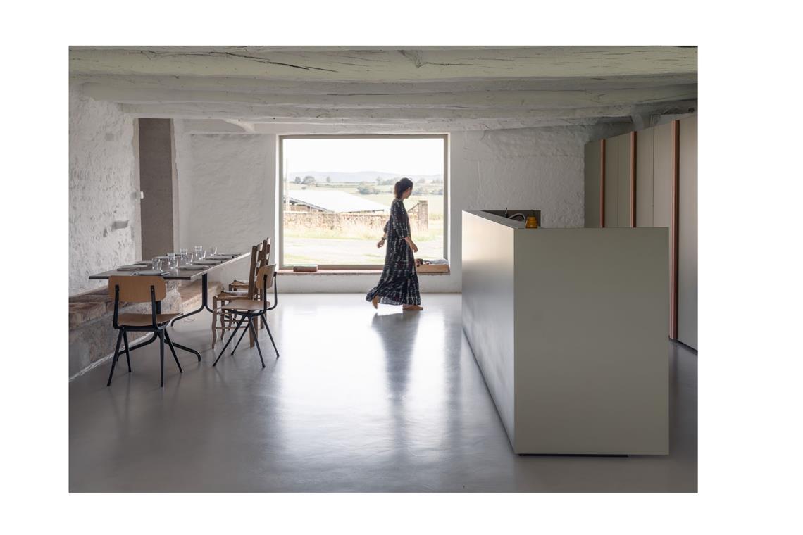 Blick in das umgebaute Haus La Grange im Burgund in Frankreich, das den ersten Preis gewonnen hat. Die Auszeichnung ging ans Büro LVA Le Dévéhat Vuarnesson Architectes.
